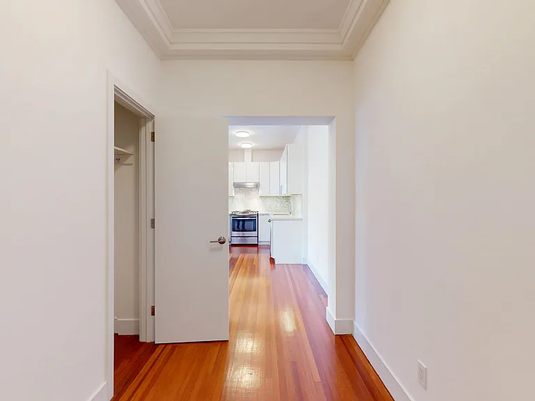 1433 Clay St #15 — Photo 14