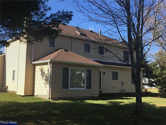 3rd image of 16725 Parkwood Ln