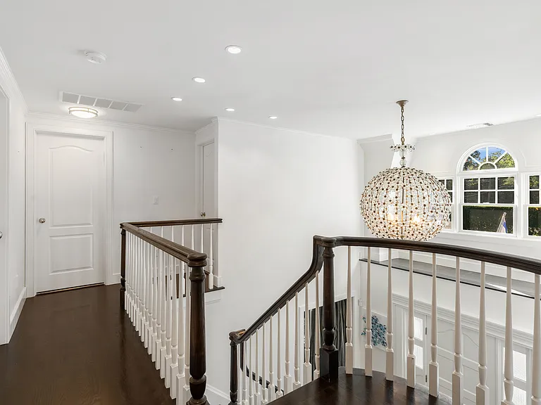 275 Main St — Photo 24