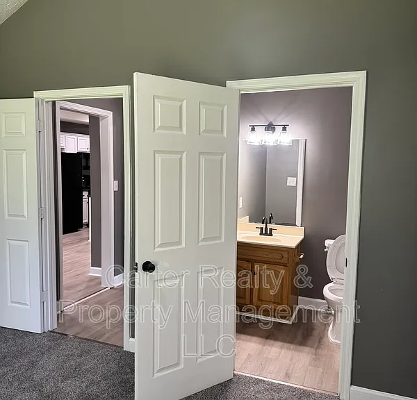 1812 Glade St — Photo 12