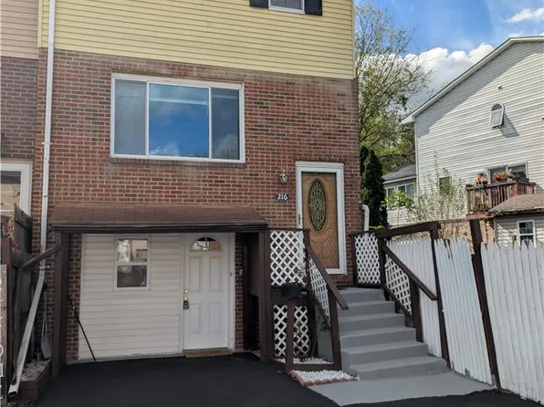 216 Old Forge Dr, Bath, PA 18014