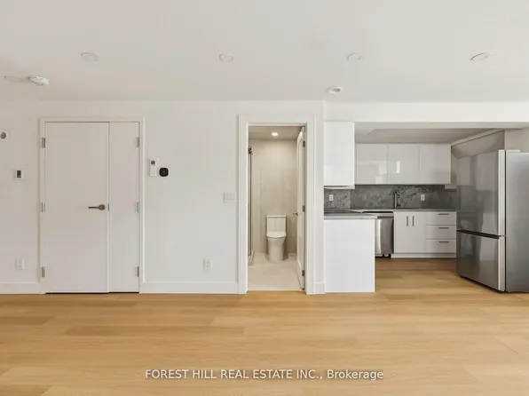 250 Hallam St, Toronto, ON M6H 1Y1