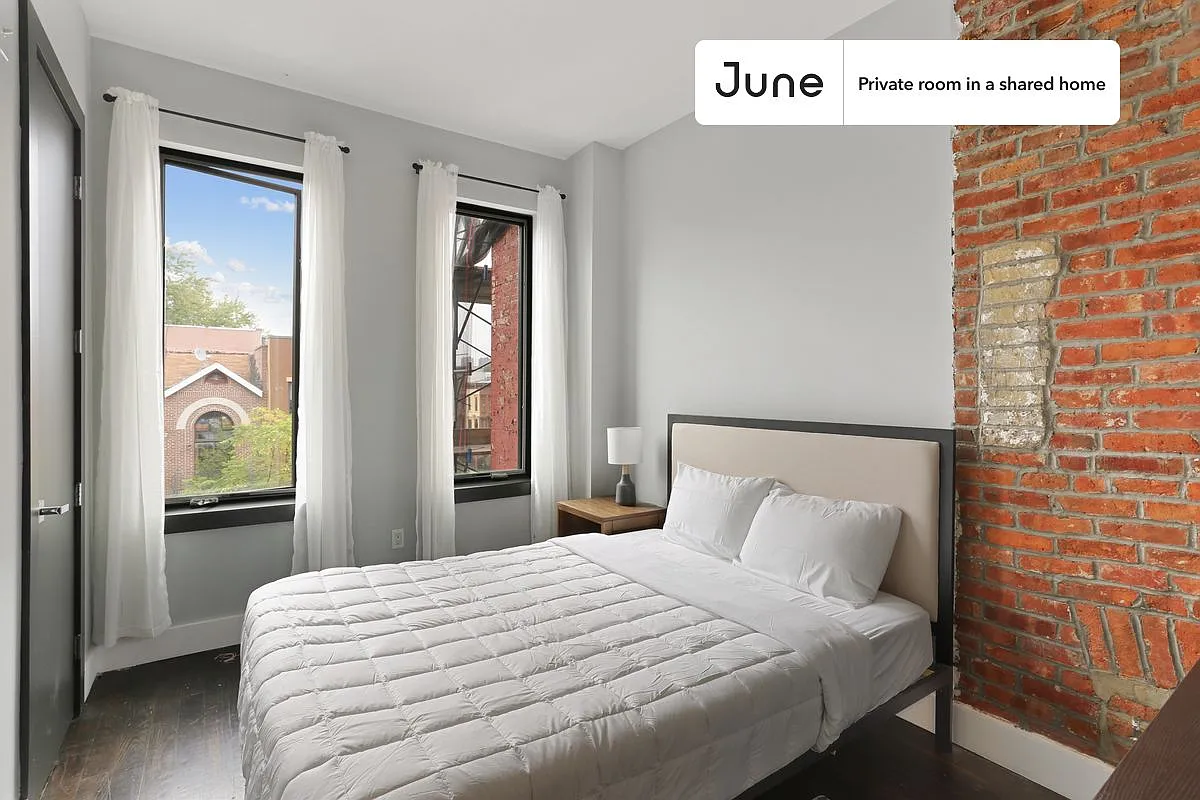 Queen bedroom in 4 bed/2 bath home in Bedford-Stuyvesant #733 B — Photo 1