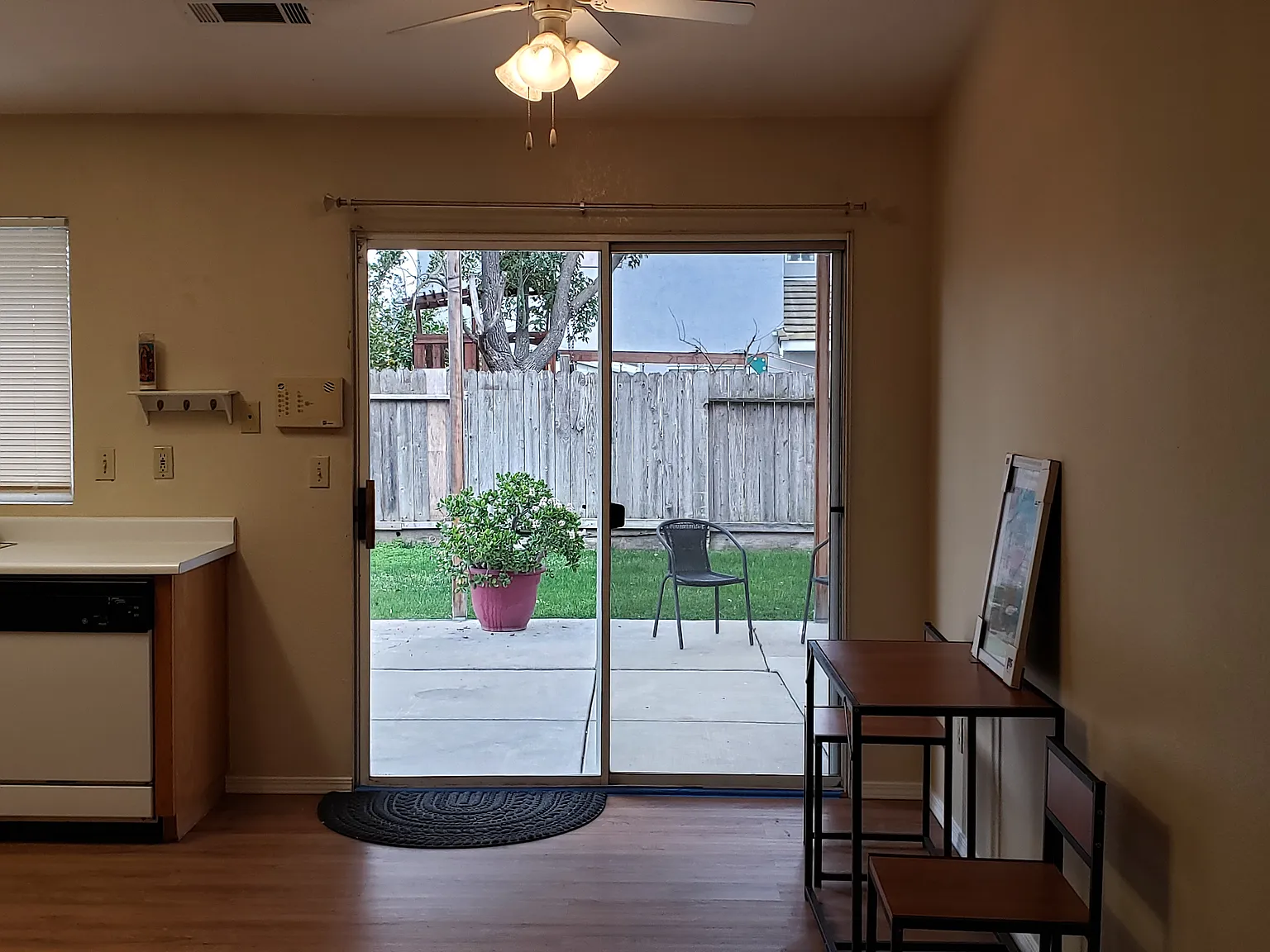 3 bed, 1041 sqft, $2,300 — Photo 3