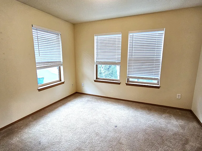 8111 NE 36th Ct — Photo 10