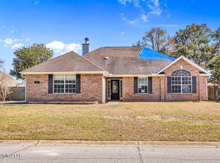 8125 Rue Hollifield, Ocean Springs, MS 39564