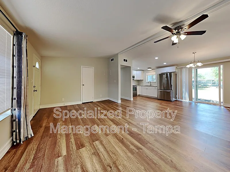 3 bed, 2.0 bath, 1200 sqft, $1,750 — Photo 3