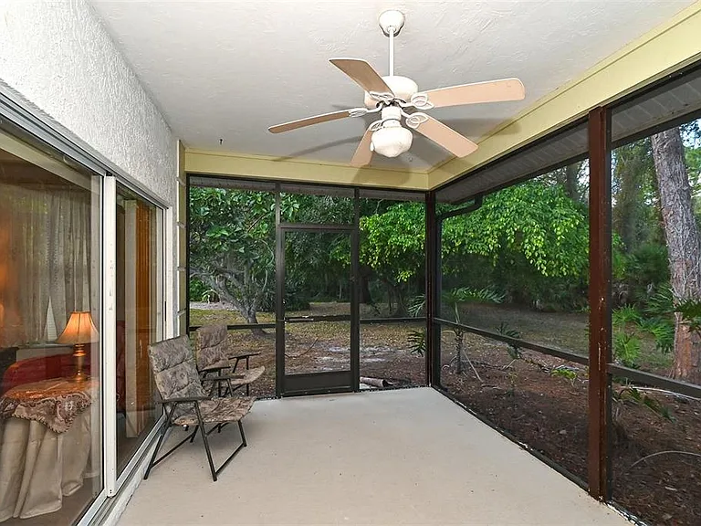 3866 Surrey Ct — Photo 42