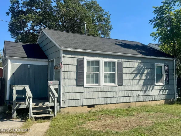 2 Saint Peters Place, Keansburg, NJ 07734