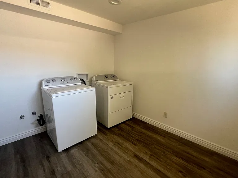 8608 E Highland Ave — Photo 24