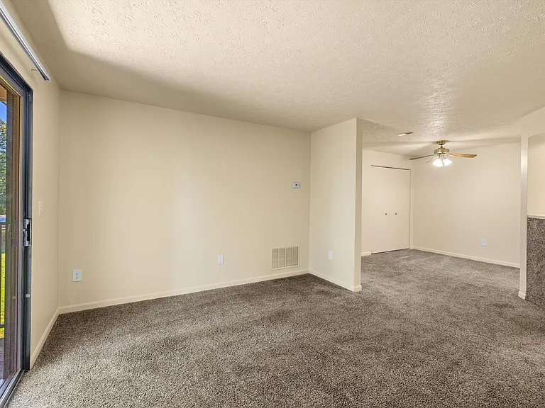 2193 N Broadway St — Photo 11