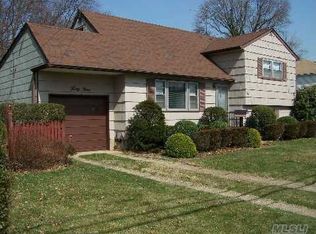 49 Cedar St, Massapequa, NY 11758