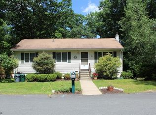 31 Laurie Rd, Landing, NJ 07850