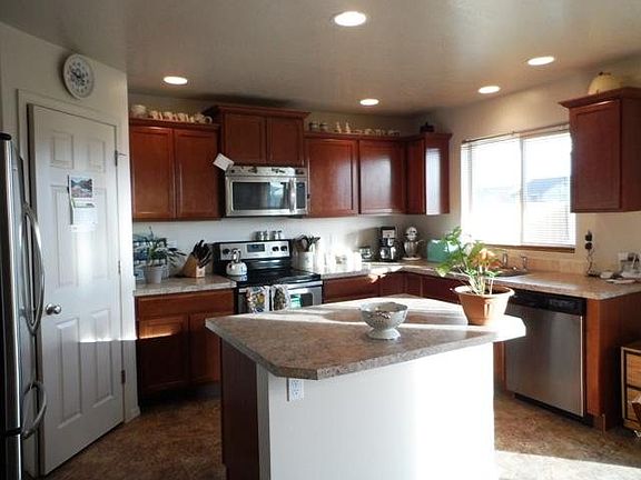 3rd image of 1605 W Salish Way