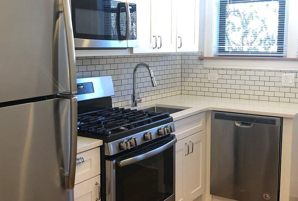 1st image of 5547 N Lakewood Ave #1