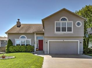 1021 NE Wildflower Dr, Lees Summit, MO 64064