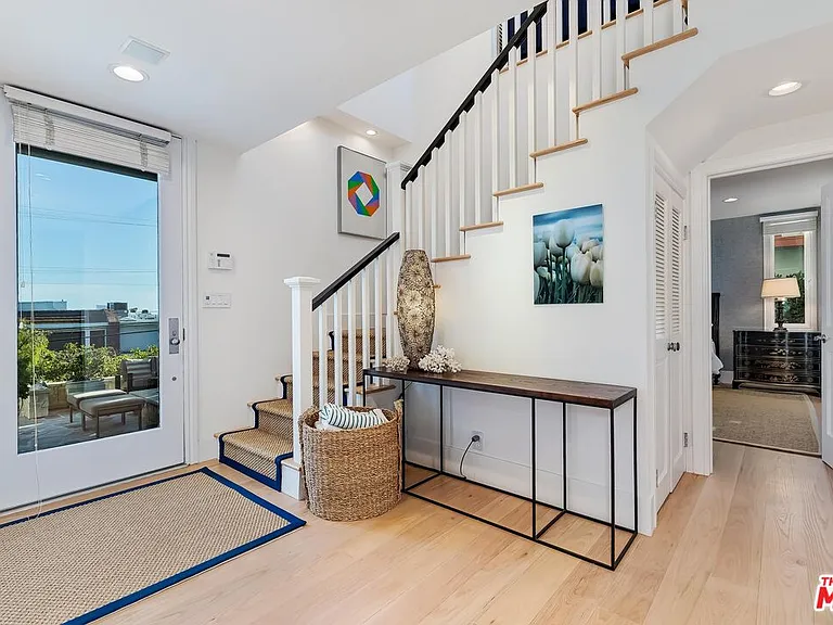 25129 Malibu Rd — Photo 9