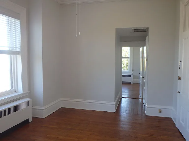 450 Whitaker St — Photo 9