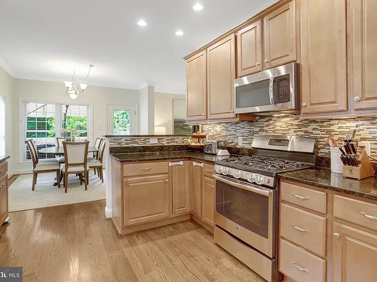 2862 Rosemary Ln — Photo 16