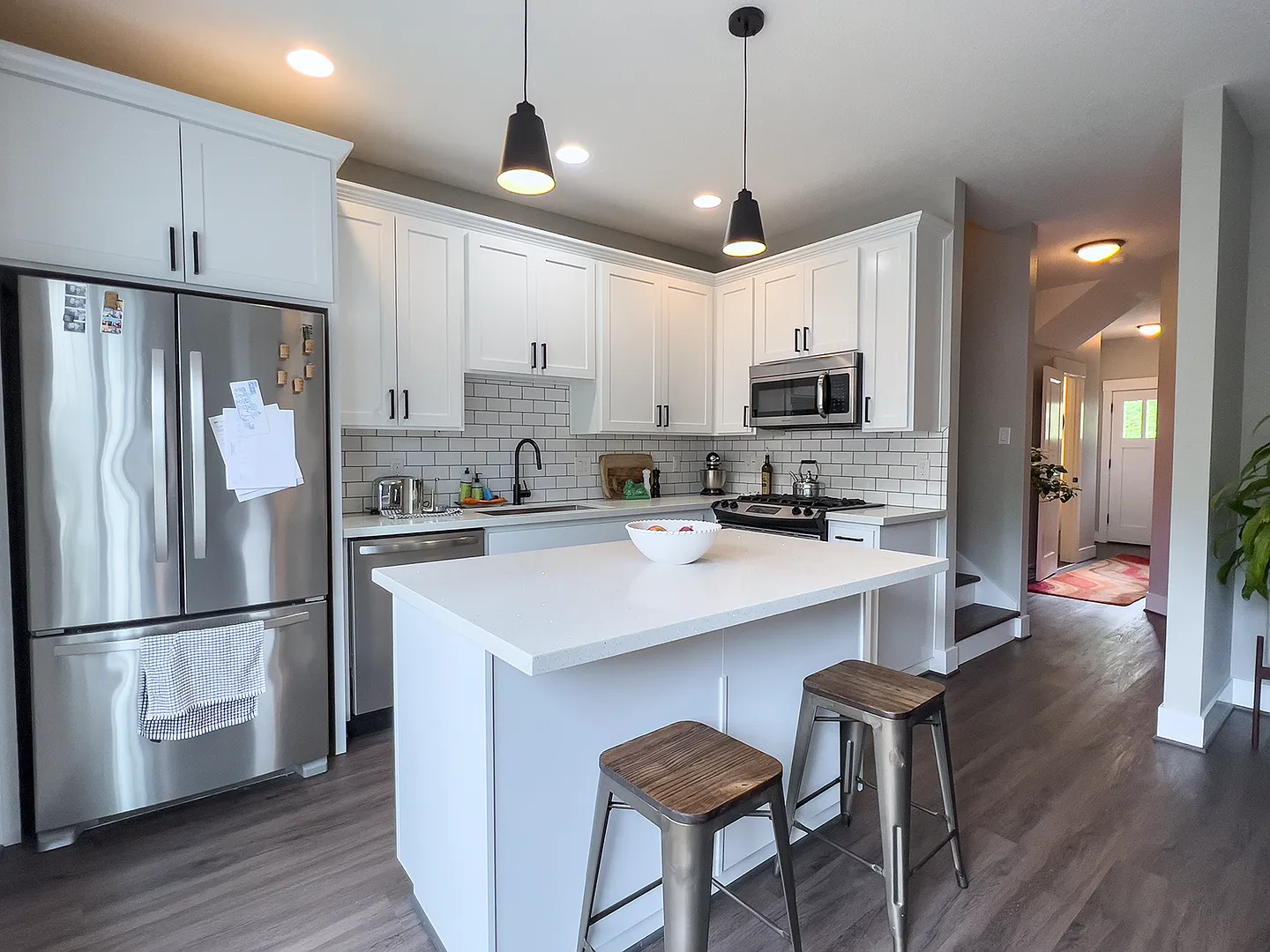 Beautiful 3 bedroom, 2.5 bath home in North Portland! Amazing Modern Kitchen and Great Natural Li... — Photo 2