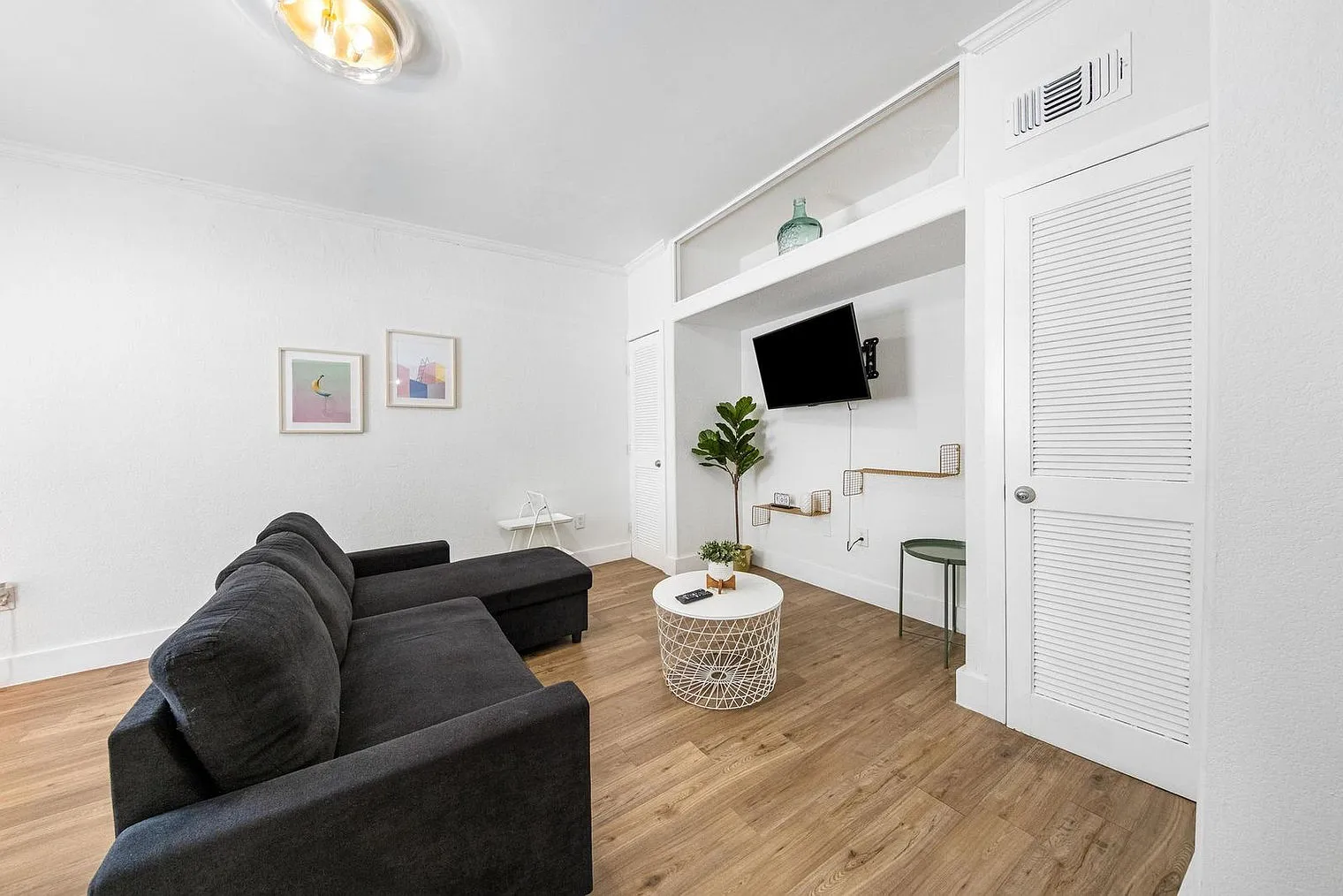 1 bed, 1.0 bath, 495 sqft, $4,114 — Photo 1