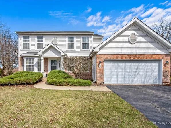 8 Lake Gillilan Ct, Algonquin, IL 60102