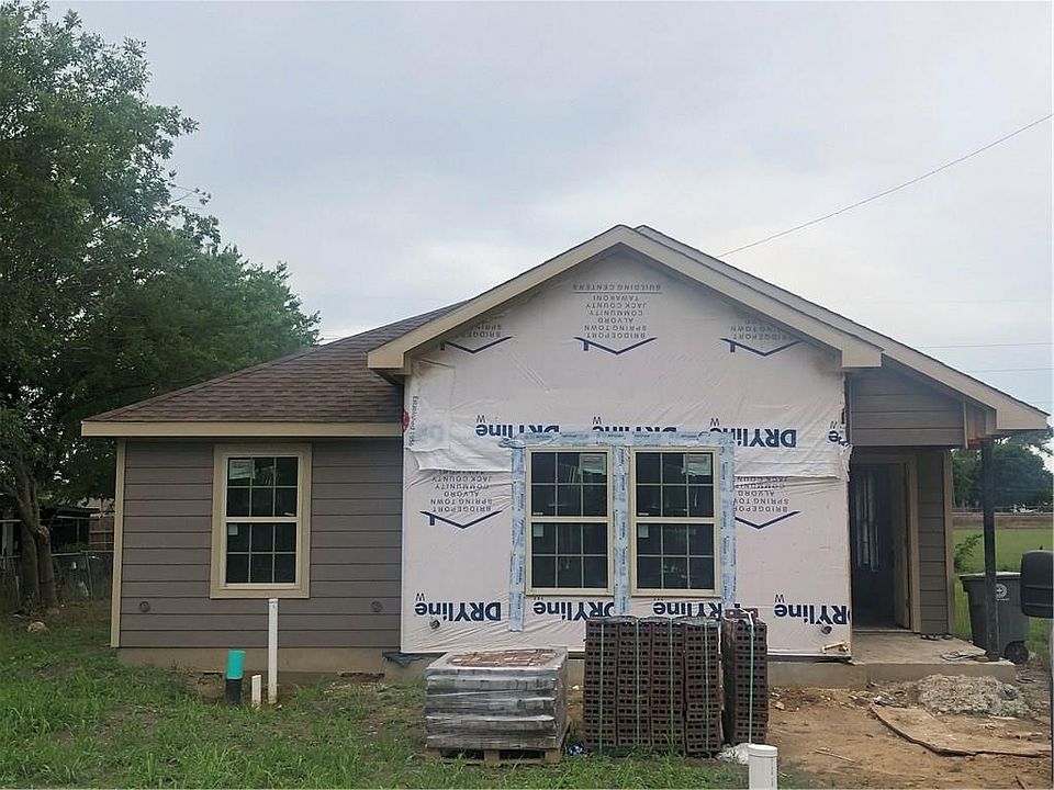 2nd image of 215 Lois Dr