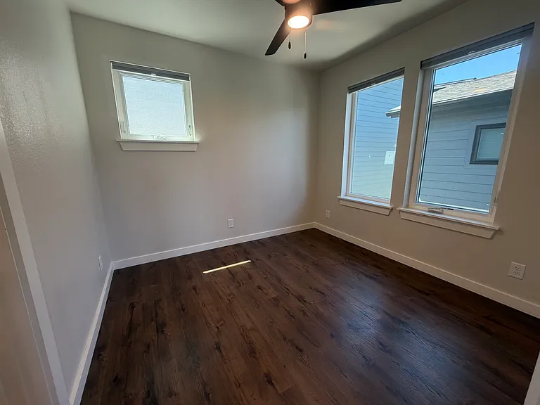 385 Walsh St #A — Photo 10