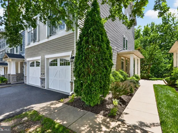 1581 Renate Dr, Woodbridge, VA 22192