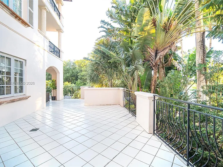 19211 Fisher Island Dr #19211 — Photo 18