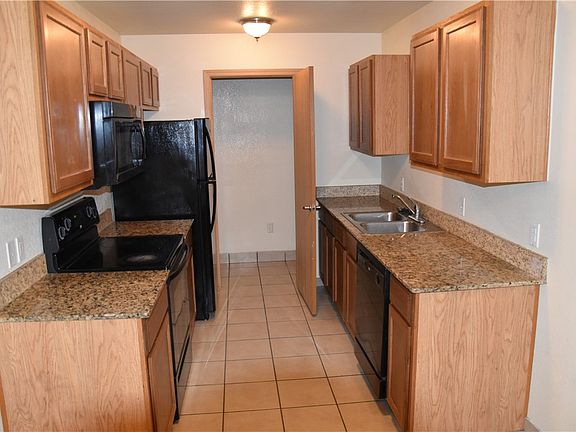 5th image of 1002 S Haden St