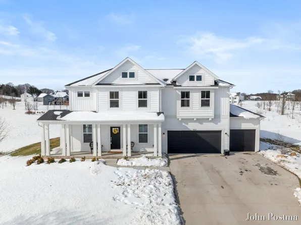 5827 Golden Hollow Dr SE, Grand Rapids, MI 49512