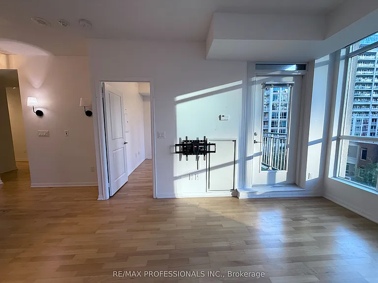 628 Fleet St #522 — Photo 10
