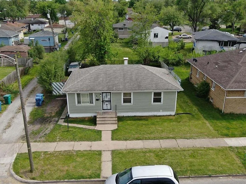 3 bed, 912 sqft, $1,650 — Photo 3