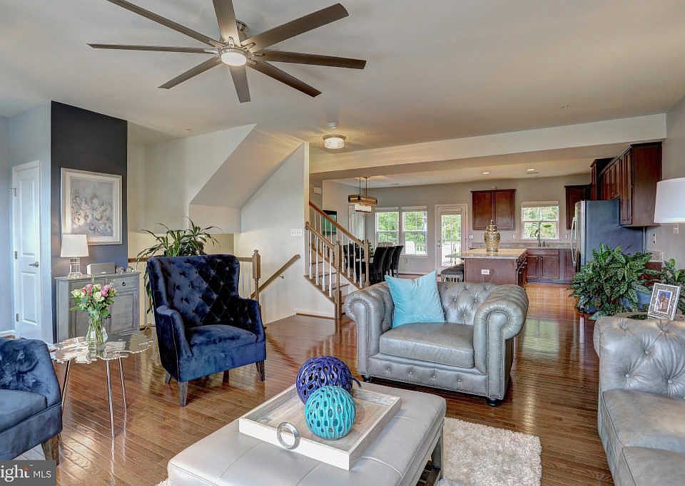 1st image of 8292 Hickory Hollow Dr