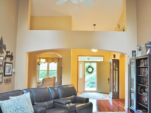 4th image of 800 Claytonbend Dr