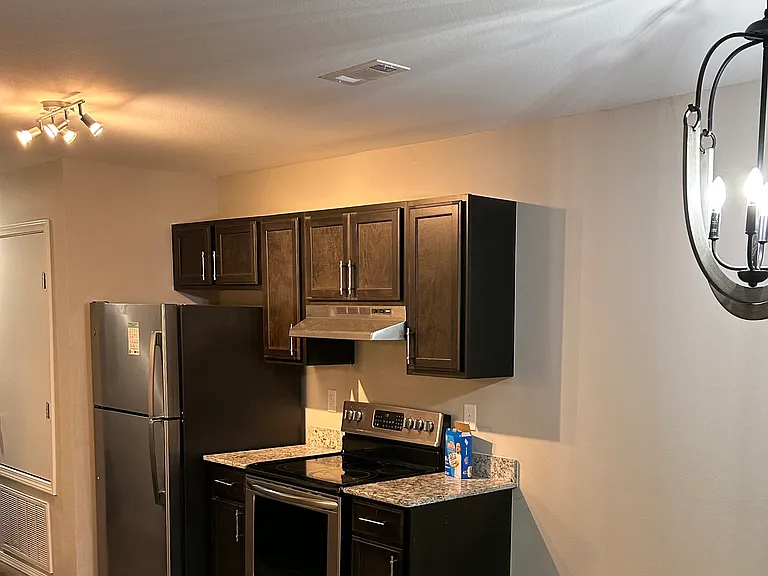 2433 W Yvonne Dr #2433 — Photo 2