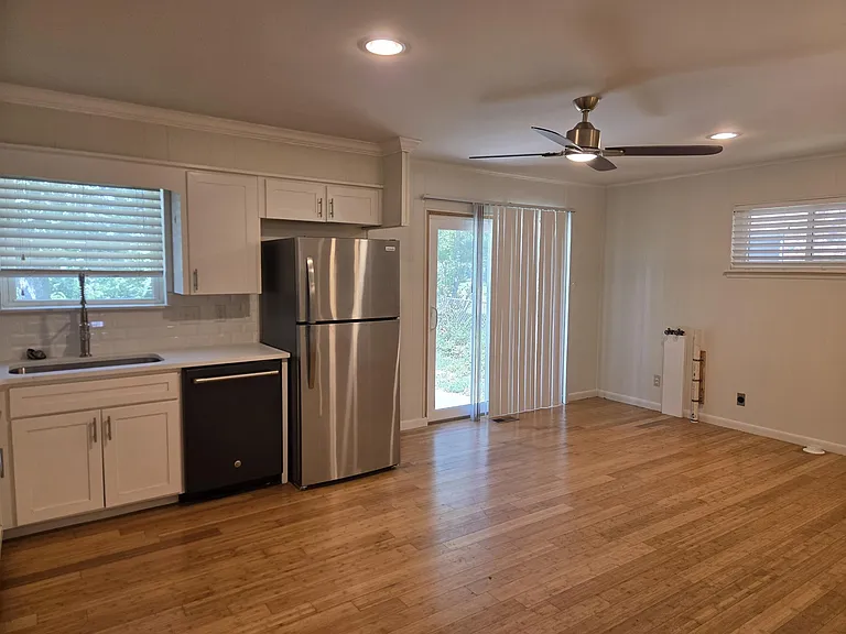 1106 N Hughes St — Photo 10