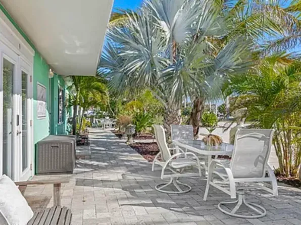 105 NE 3rd St #A-d, Satellite Beach, FL 32937