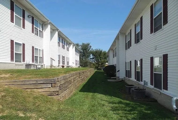 Highland Place Apartments - 30 — Photo 3