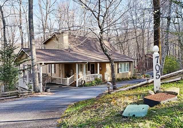 1st image of 705 Laurel Ridge Dr