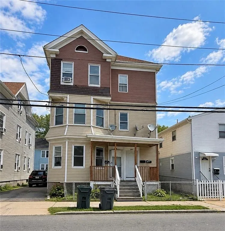 3 bed, 1.0 bath, 3432 sqft, $2,000 — Photo 1
