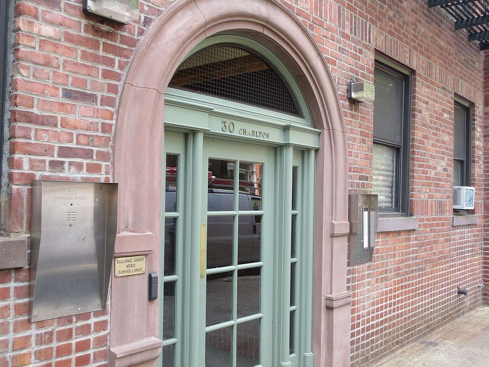 1st image of 30 Charlton St APT 6A