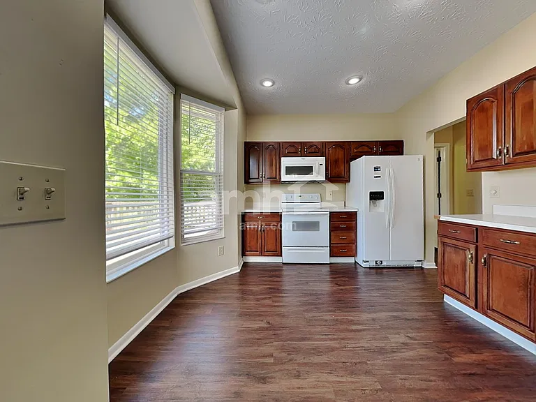 9021 Crimson Oak Dr — Photo 3