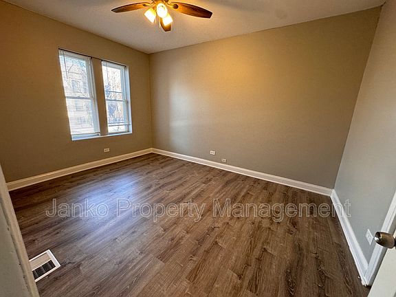 3rd image of 527 N Homan Ave #1N