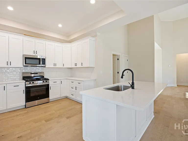 360 Ansley Dr — Photo 12