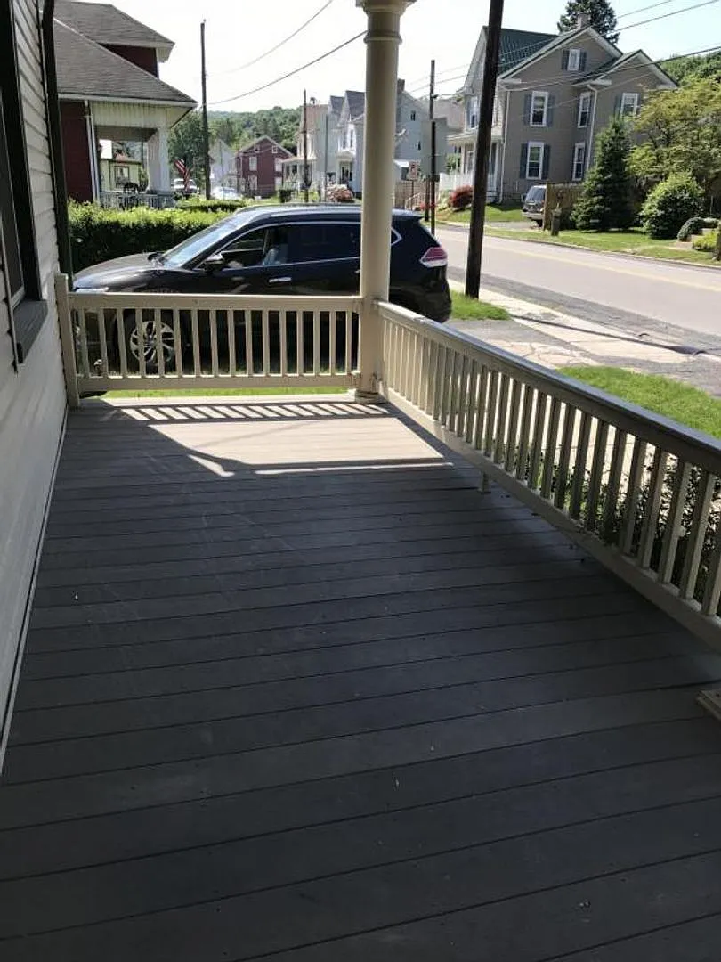 *Coming Soon* Spacious Victorian 5-Bedroom Home With Central Air And Large Yard — Photo 3