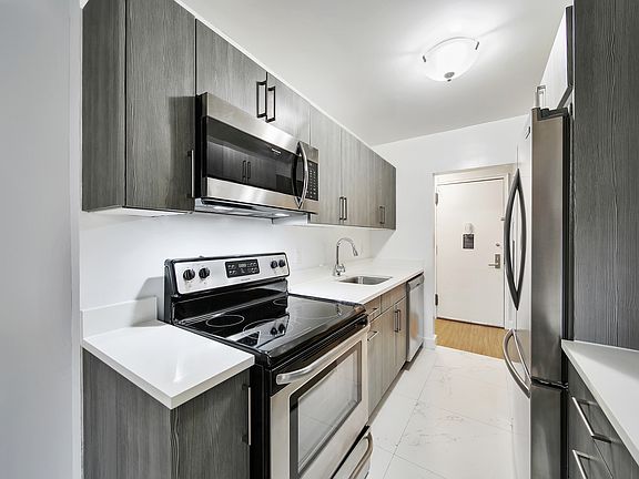 4th image of 1540 Pelham Pkwy S #L1