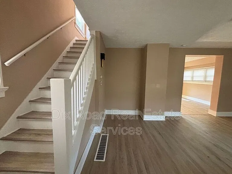217 Fernwood Ave — Photo 9