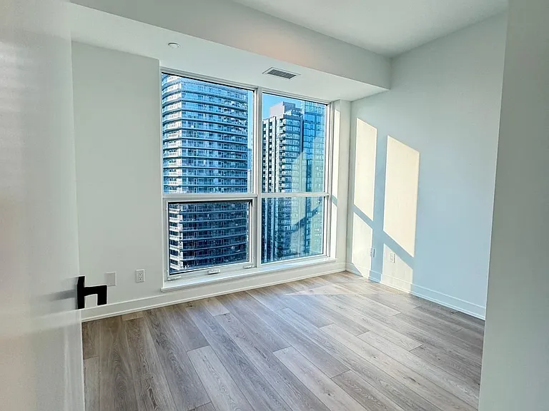327 King St W #3203 — Photo 6